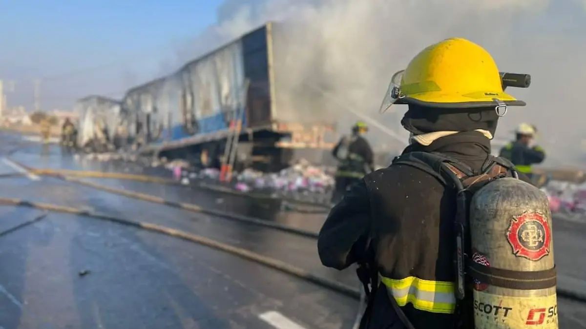 arde tráiler en la 57